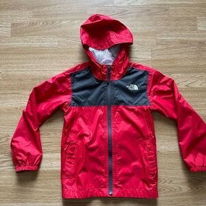 The North Face boys raincoat size small (7/8) in great condition.